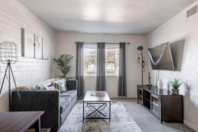 Lovely Abode, walk to UofA , Yard, Parking & BBQ